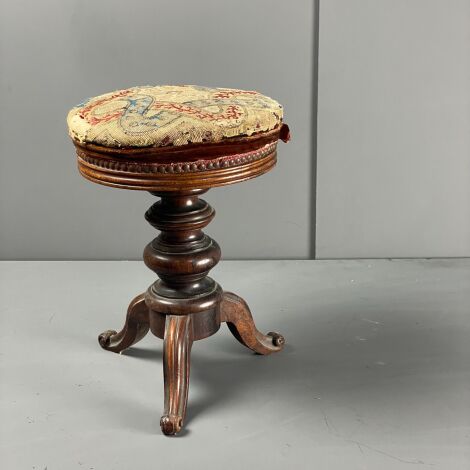 www.brandonthatchers.co.uk Period Turned Stool 3 Period Turned Stool - RENTAL ONLY