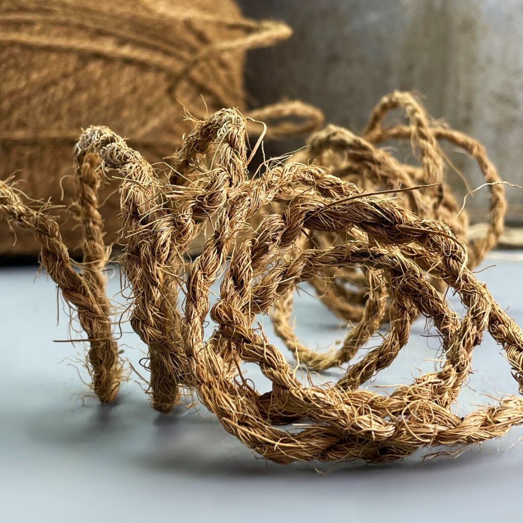www.brandonthatcher.co.uk Coir Twine 1 IMG_2764 copy 1.jpg