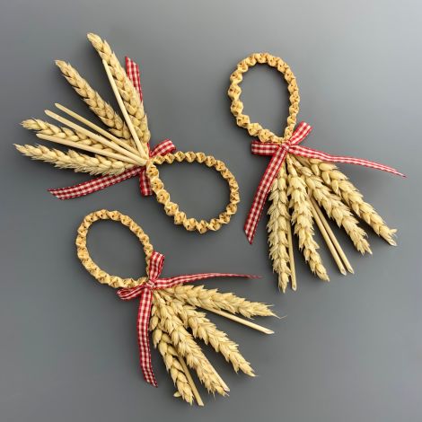 Corn doll - www.BrandonThathers.co.uk Corn Doll, Countryman's Favour, approx. 12 cm by 5 cm. Grown and hand made in the UK