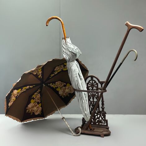 www.brandonthatchers.co.uk Cast Iron Umbrella Stand14 Cast Iron Umbrella Stand - RENTAL ONLY