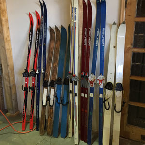Skis-3.jpg Skis-3.jpg