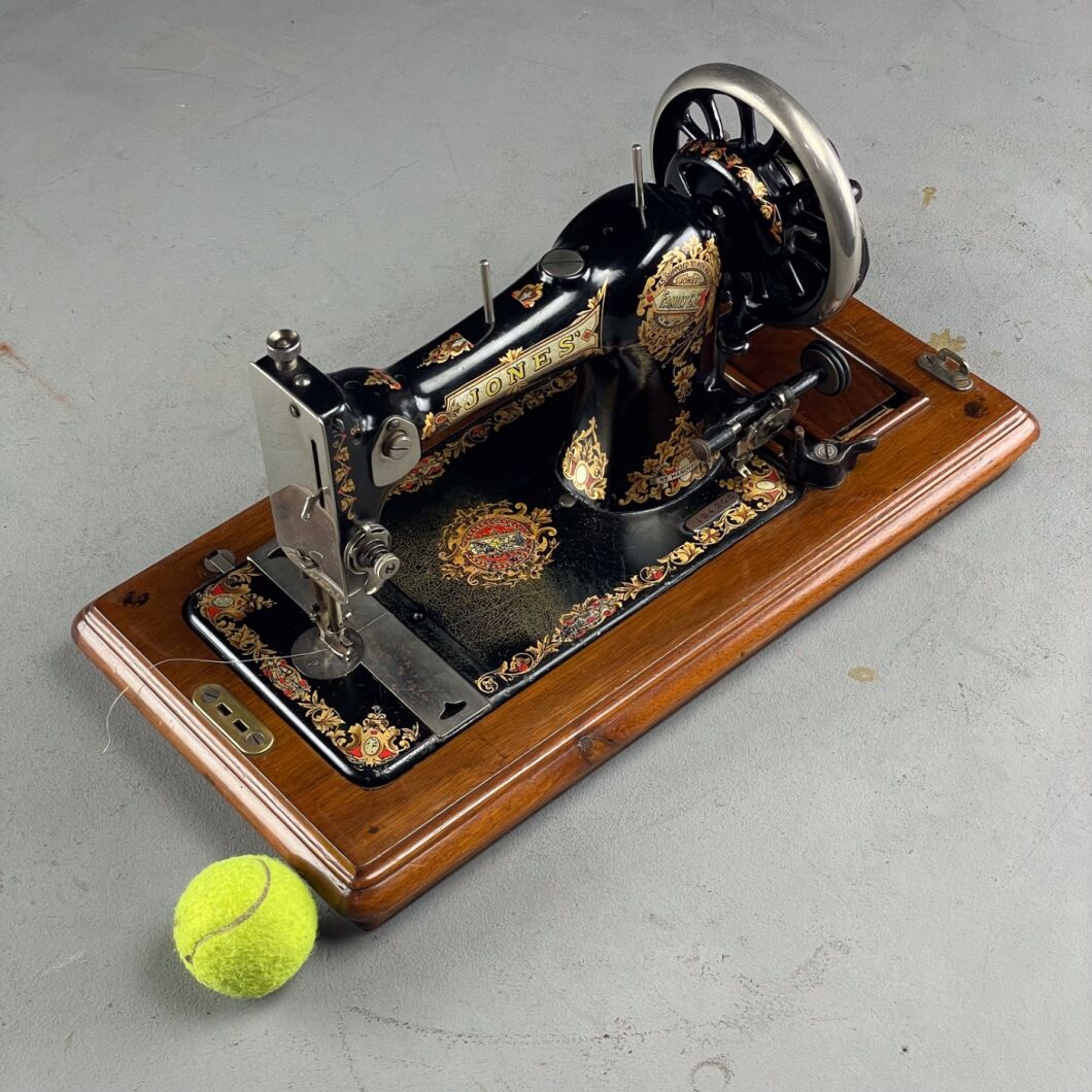 Sewing machine 7.jpg