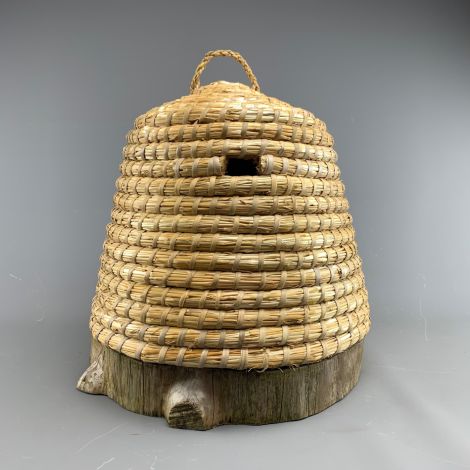 Skeps- www.BrandonThathers.co.uk Straw Bee Skep, approx. 16"(42 cm) diameter x 13" ( 33 cm) high plus handle and cut out bee door
