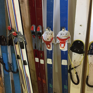 Skis-2.jpg Skis-2.jpg