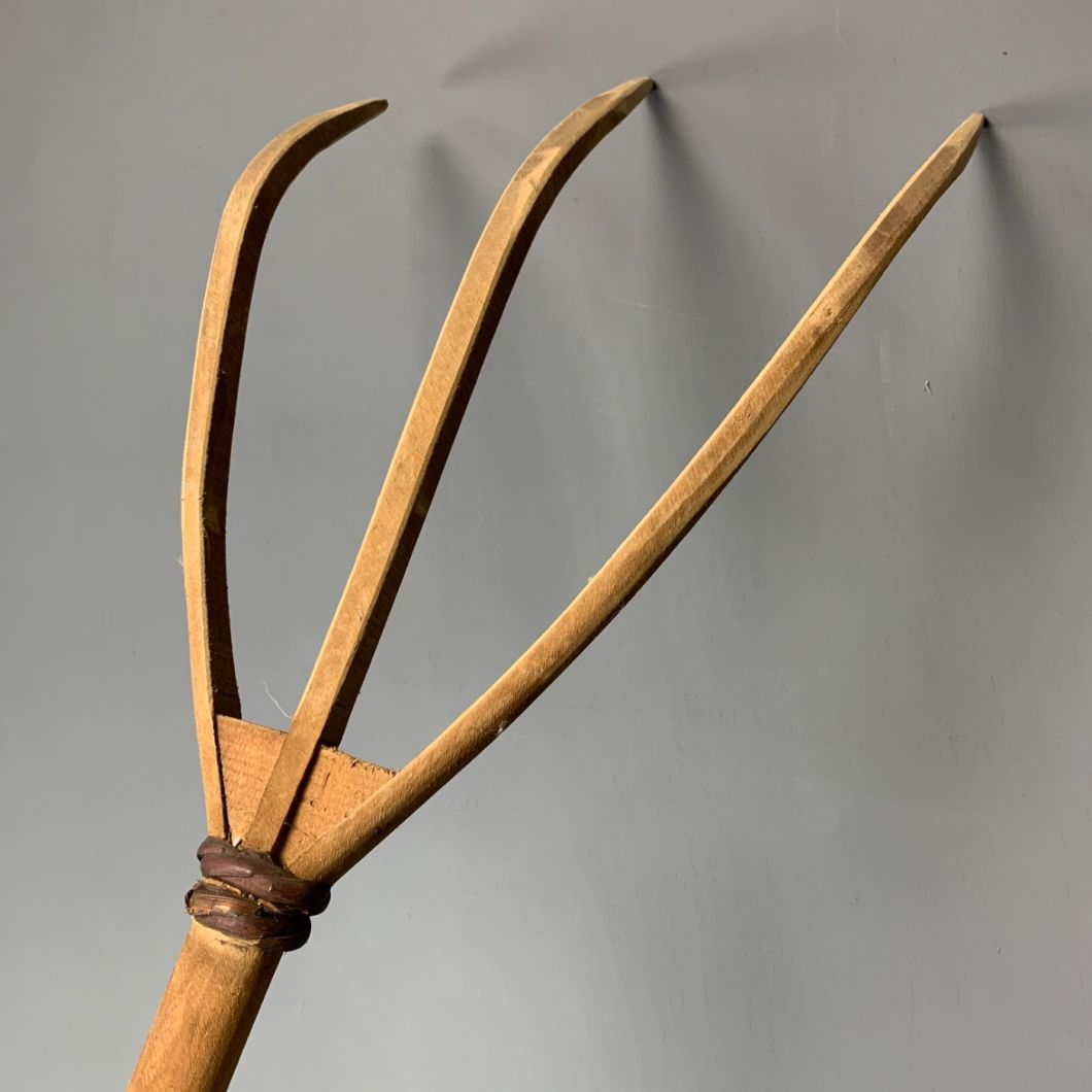 Traditional Hay Fork - www.BrandonThatchers.co.uk Traditional Hay Fork - www.BrandonThatchers.co.uk
