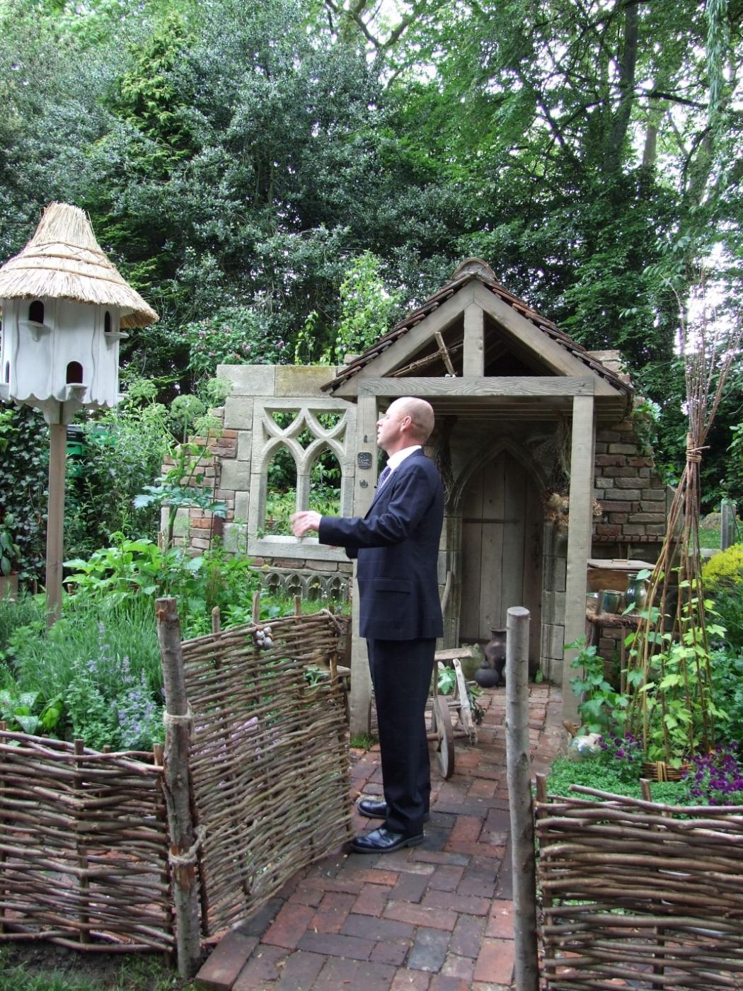 Hazel Hurdles Chelsea Flower Show - www.brandonthatchers.co.uk