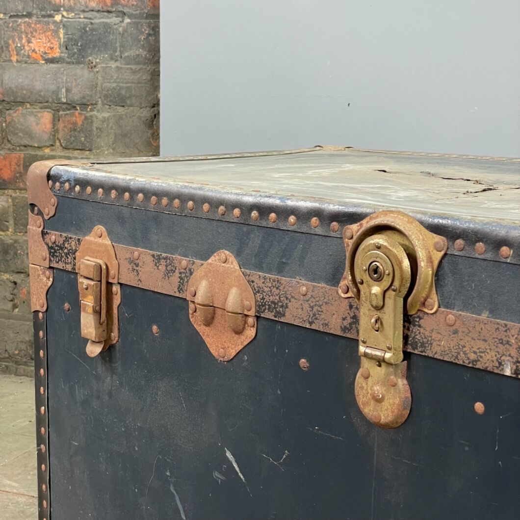 Luggage trunks top for sale