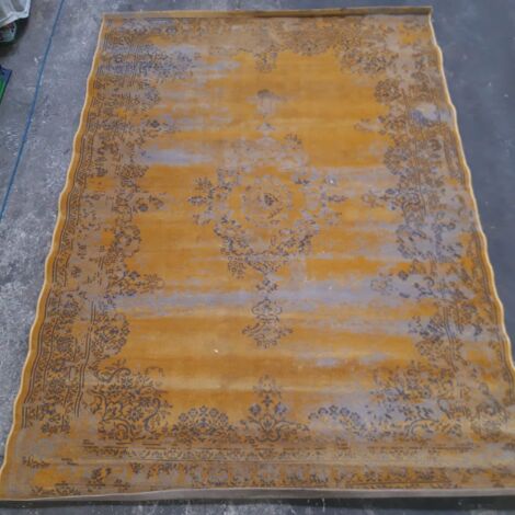 Brandon Thatchers Props Persian Rug 2.8m (9’4") x 2m (6’6”) - RENTAL ONLY