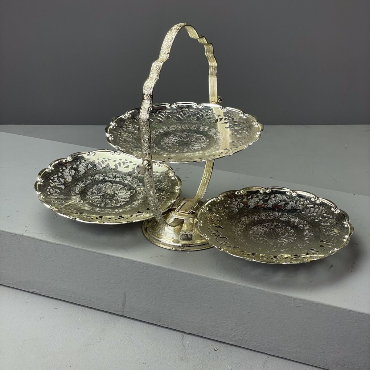 Silver Clamshell Cake Stand - RENTAL ONLY - Brandon Thatchers