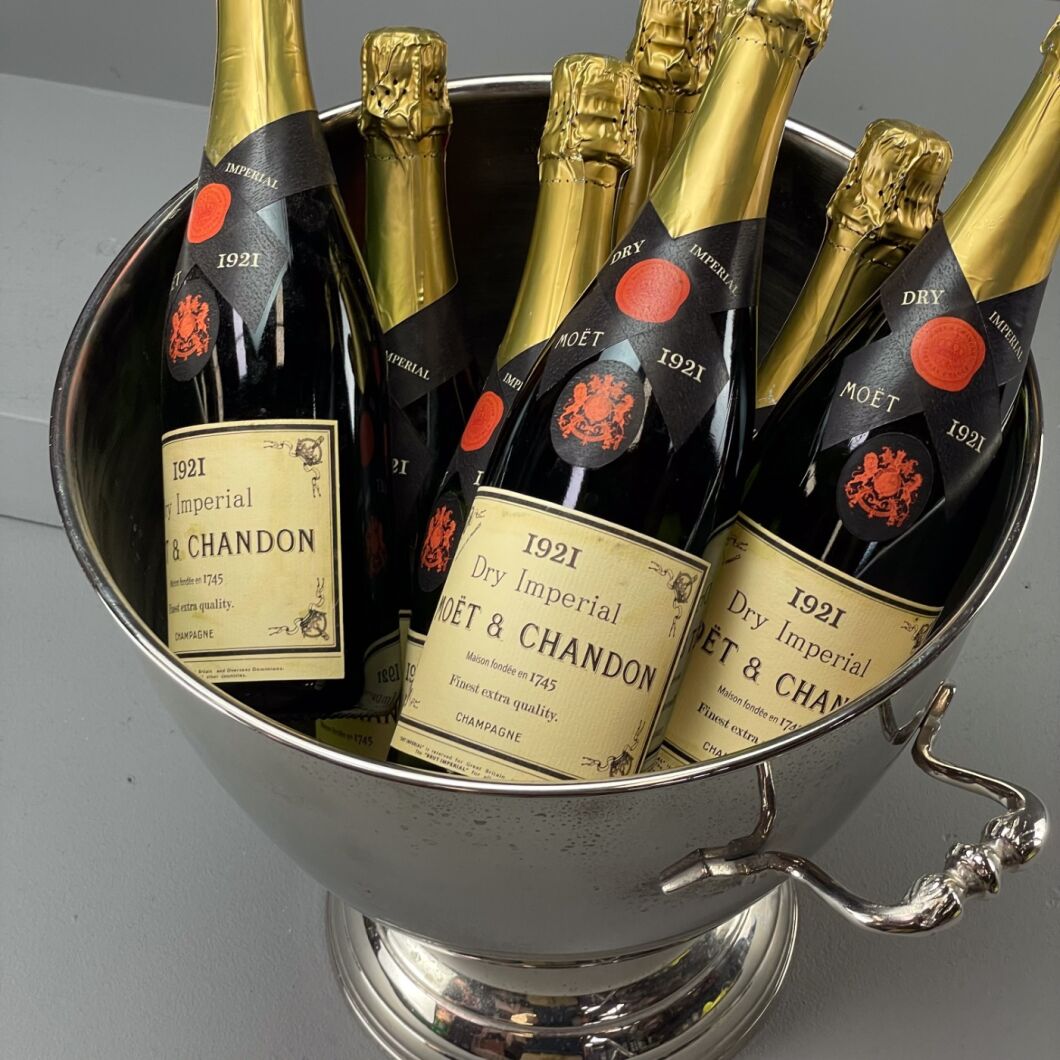 Champagne bottles Moet & Chandon 1921 (x7) - RENTAL ONLY