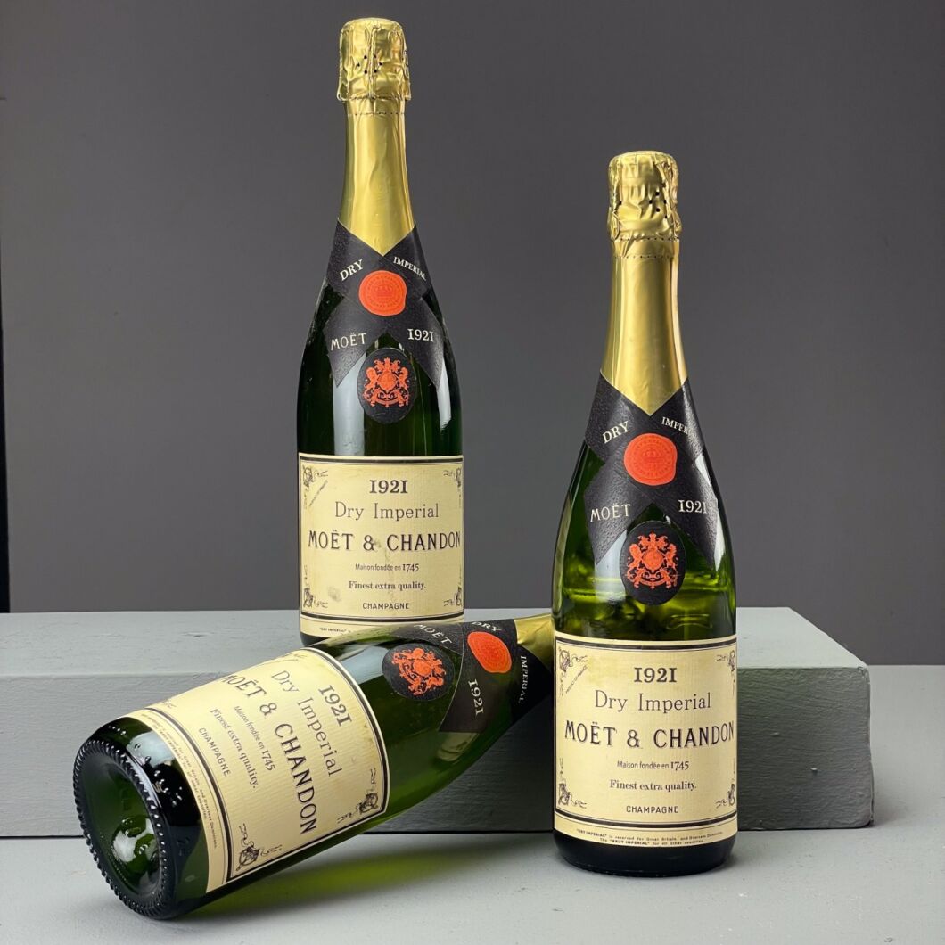 Champagne bottles Moet & Chandon 1921 (x7) - RENTAL ONLY