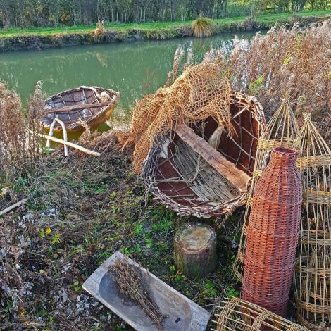 Medieval River Settlement – 2 x Coracles, 2 x Fish Traps, 1 x Eel Trap, Rustic Net and Rush Rope Hank - RENTAL ONLY