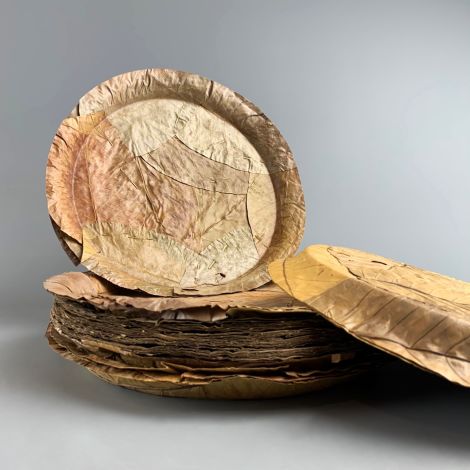 Dried Leaf Trencher/Plate, approx. 33 cm diameter, traditional Indian eating plate