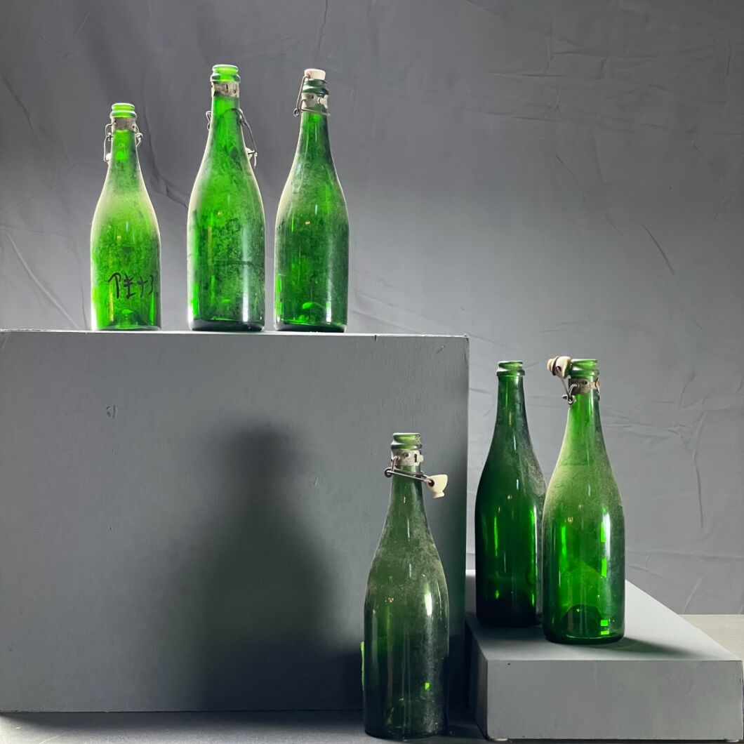 www.brandonthatchers.co.uk Rustic Bottle Crates and Bottles 7 GB.jpeg