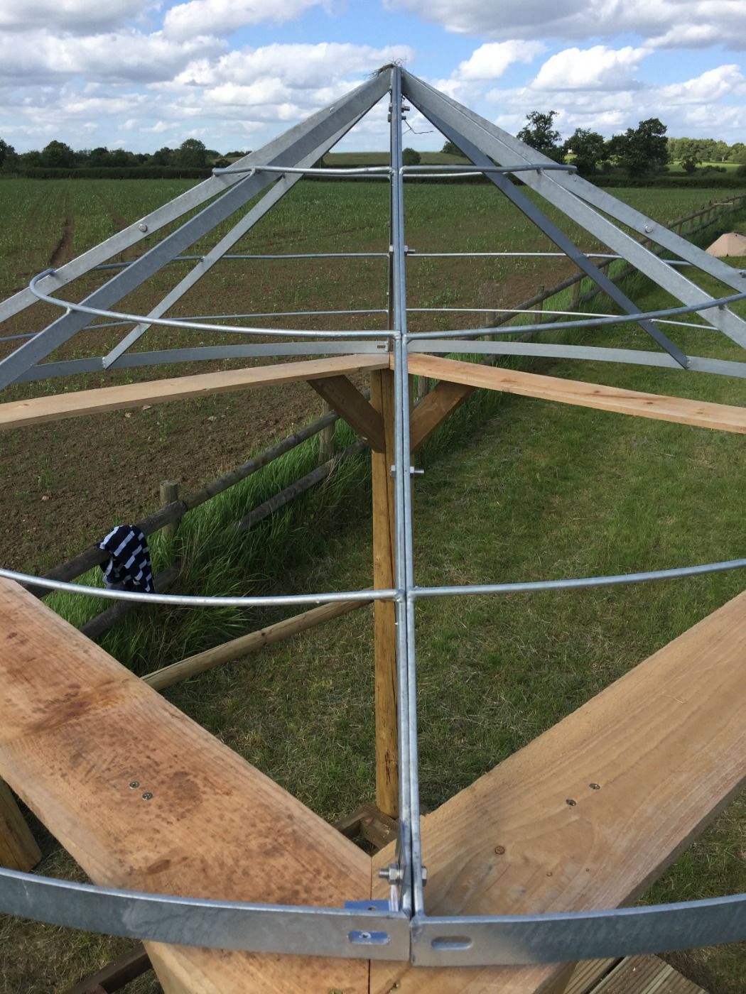 Roof frame fit – www.BrandonThatchers.co.uk 