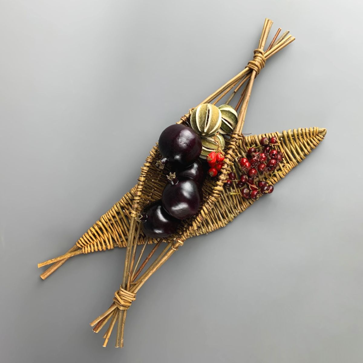 Organic woven willow form