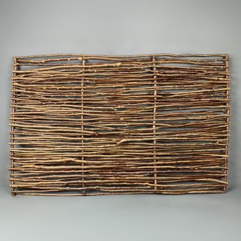 www.brandonthatchers.co.uk Hazel Hurdle Panel 2 Hazel Hurdle Panel, approx. 6’ (1.8 m) wide x 4’ (1.2 m) Craftsman made from coppiced hazel