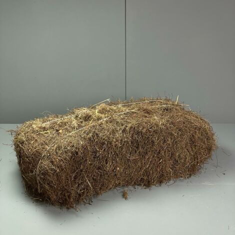 Heather Bale, natural, dried compressed material