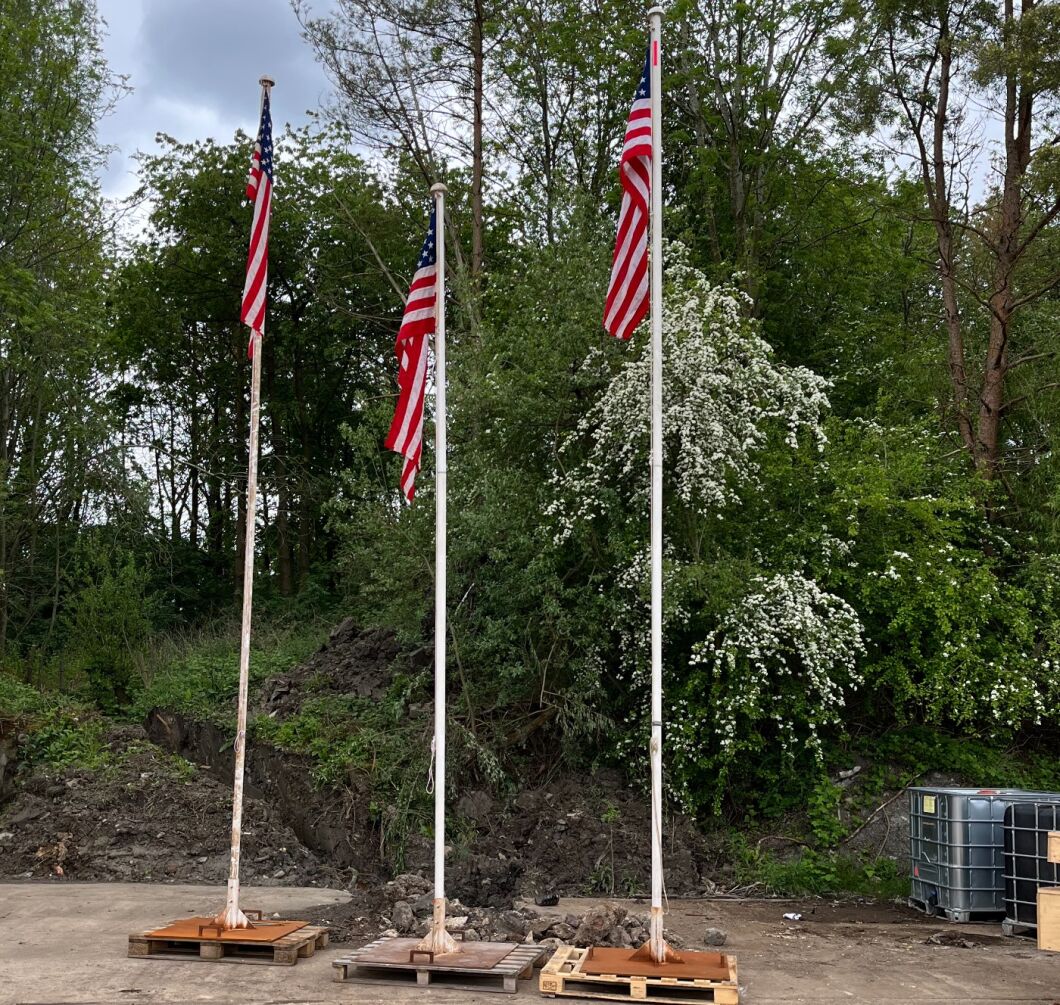Flags No Wind.jpg