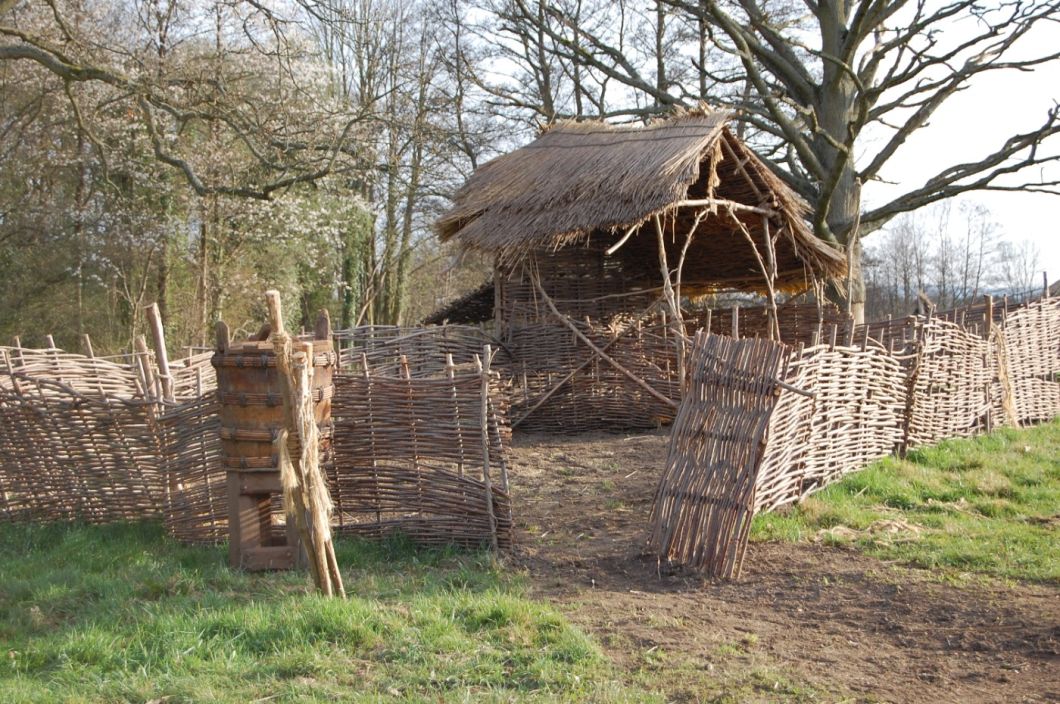 Hazel Enclosure - www.brandonthatchers.co.uk