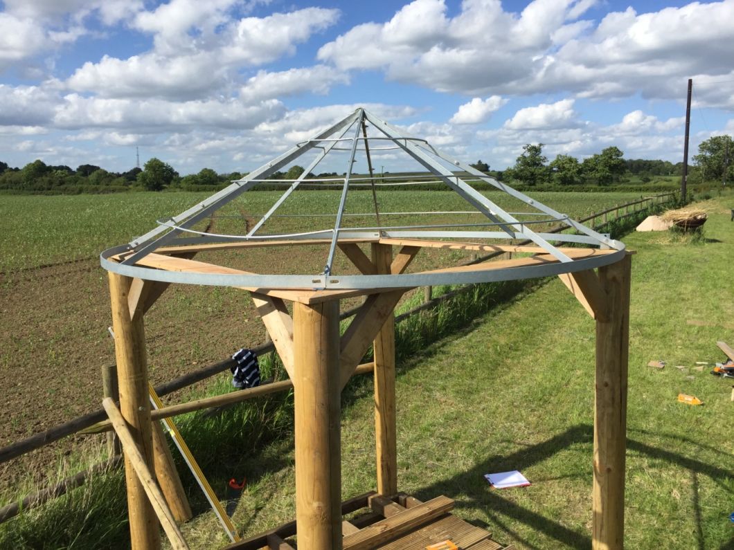 Roof frame fit – www.BrandonThatchers.co.uk 