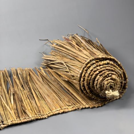 Palm/Banana Leaf Thatch Roll, approx. 4.5 m long by 55 cm tall - Classic tiki bar/beach bar/cabana theming. Easy to fit